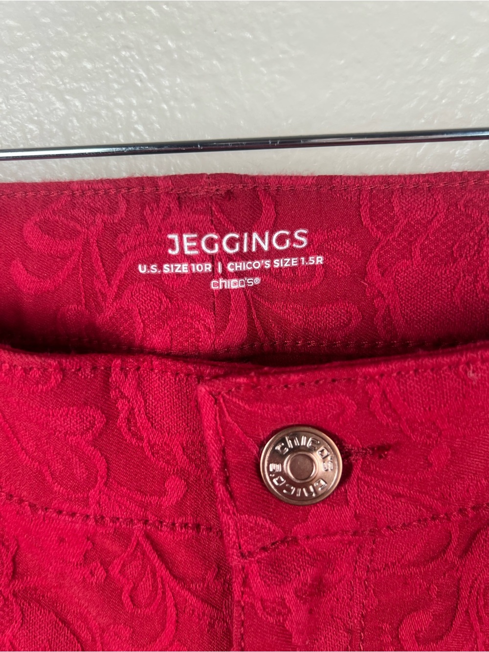 Chico’s Red Jacquard Floral Jeggings 1.5R / 10 NWT - Picture 5 of 9